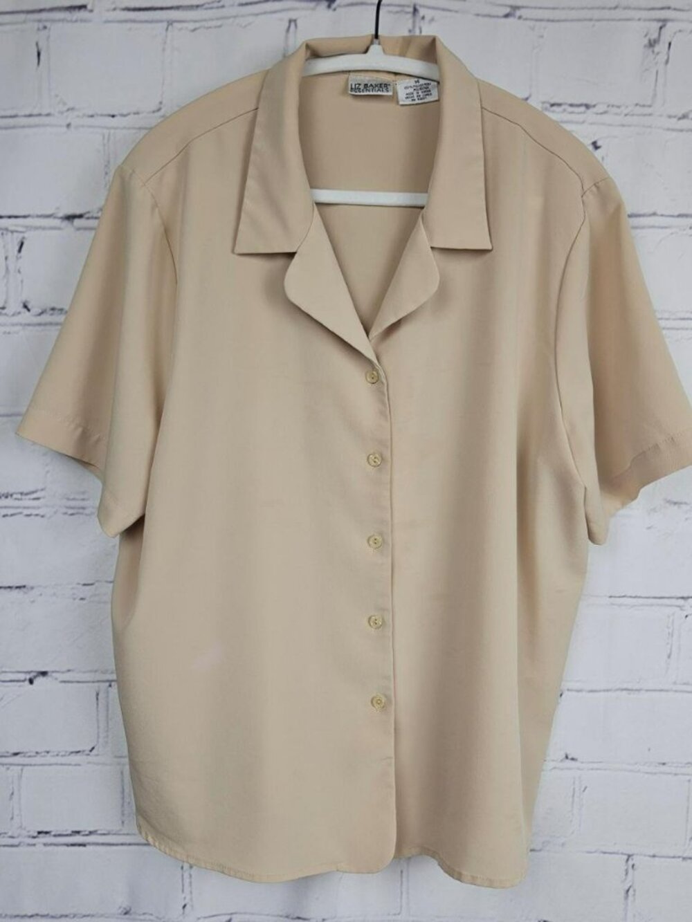 Liz Baker Essentials Womens L Classic Beige Short Sleeve Button-Up Shirt Blouse
